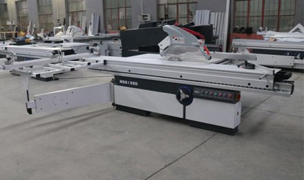 What machine does samall and medium size cabinet furniture factories use？